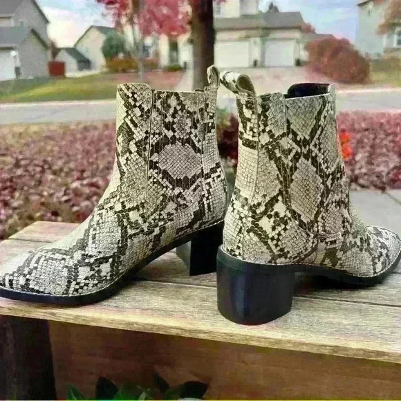 New NORDSTROM LEATHER Snakeskin Style Booties - So Cute! Size 6 MSRP: $89.00 - Picture 12 of 15